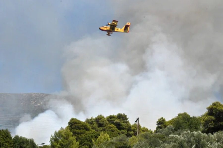 Καλύτερη η εικόνα στις φωτιές σε Πάτρα και Ρέθυμνο ‑ Σηκώθηκαν τα εναέρια μέσα
