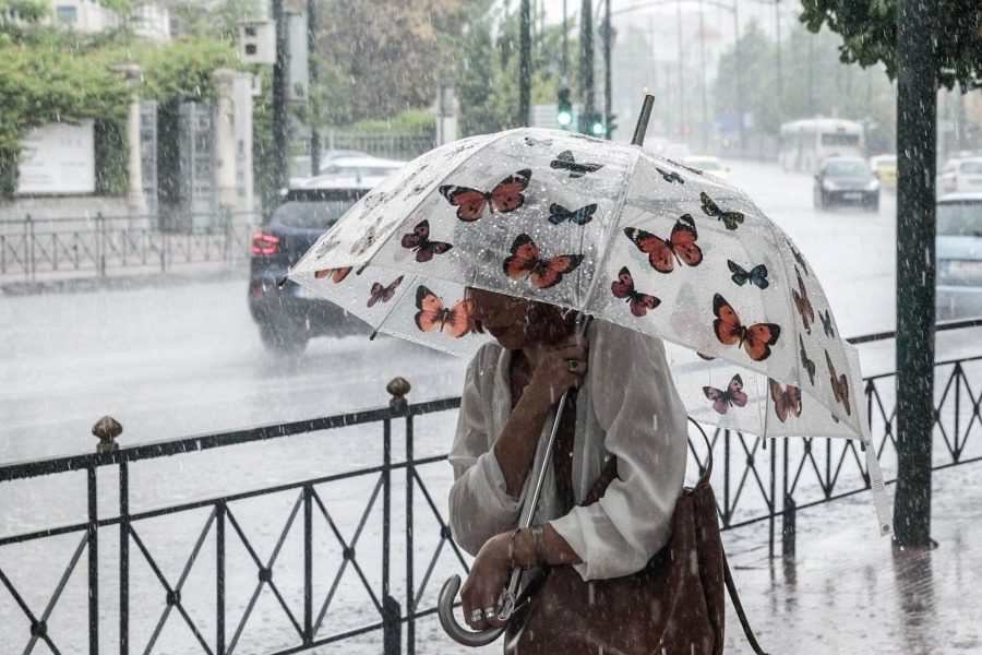 «Χτυπάει» περίεργο καιρικό φαινόμενο με βροχές και ανέμους