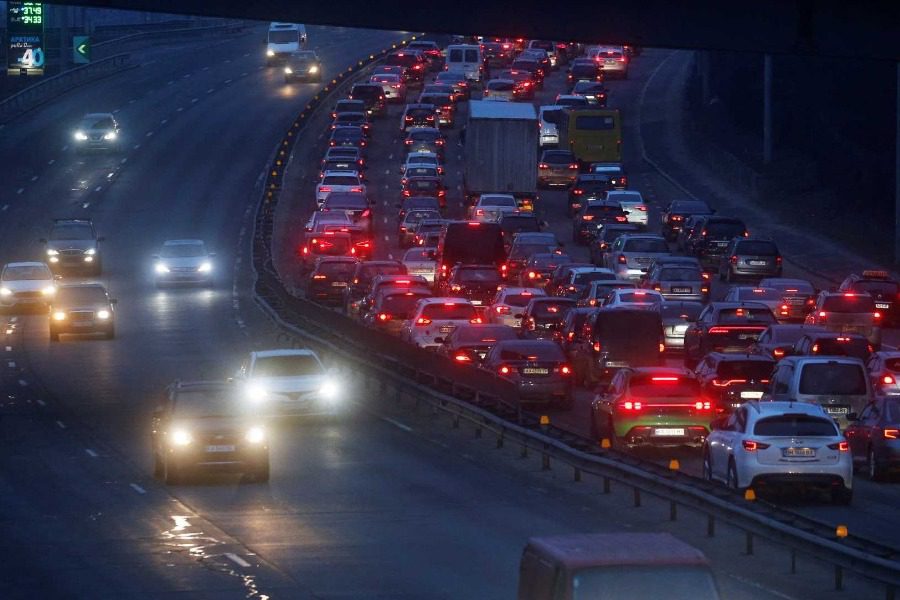 Εισβολή στην Ουκρανία: Χιλιάδες πολίτες εγκαταλείπουν το Κίεβο