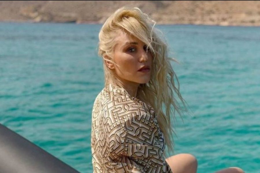 Πηνελόπη Αναστασοπούλου: Ποζάρει topless και οι followers της παραμιλούν