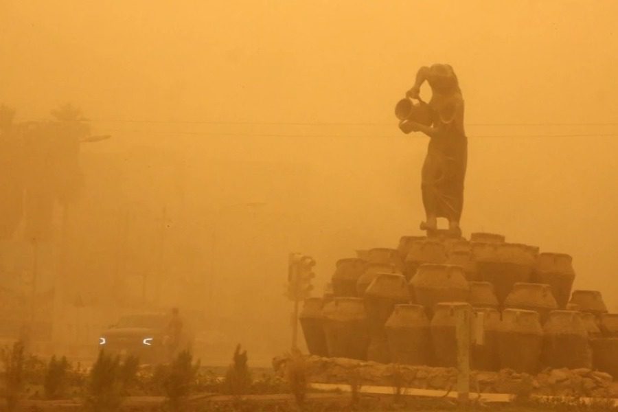 Απίστευτες εικόνες στο Ιράκ: Αμμοθύελλα «τέρας» έκανε... πορτοκαλί τη Βαγδάτη
