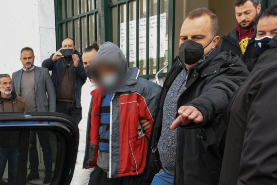 Σοκάρει η απολογία: Πήγα στο σπίτι να ταΐσω τον σκύλο αλλά... τσακωθήκαμε και τους σκότωσα