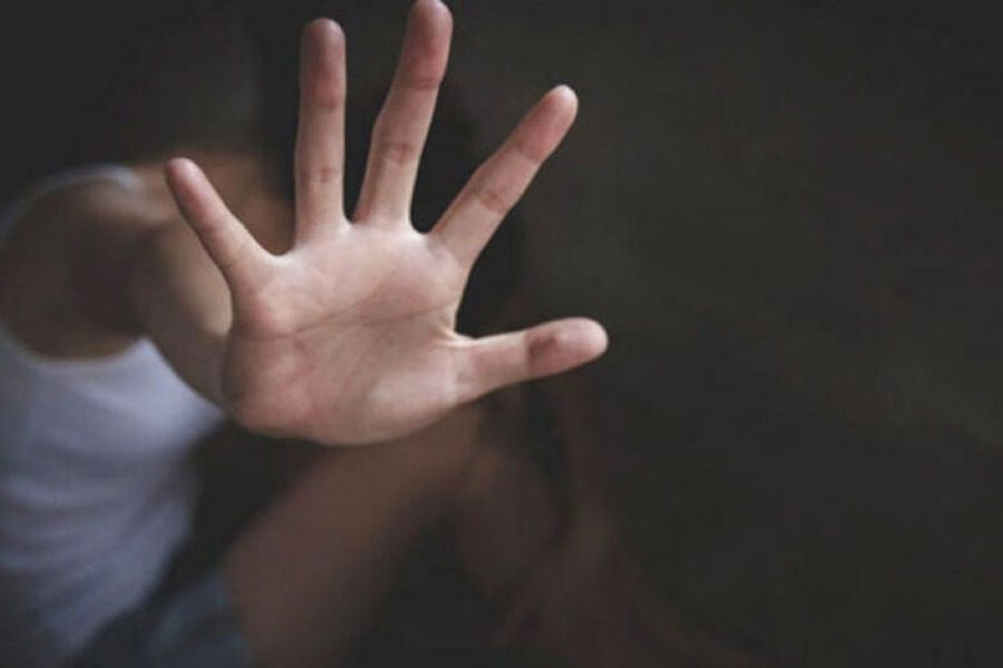 Φρίκη στον Βόλο: Ζητούσε από την κόρη του να ξεντύνεται μπροστά του και μετά τριβόταν πάνω της