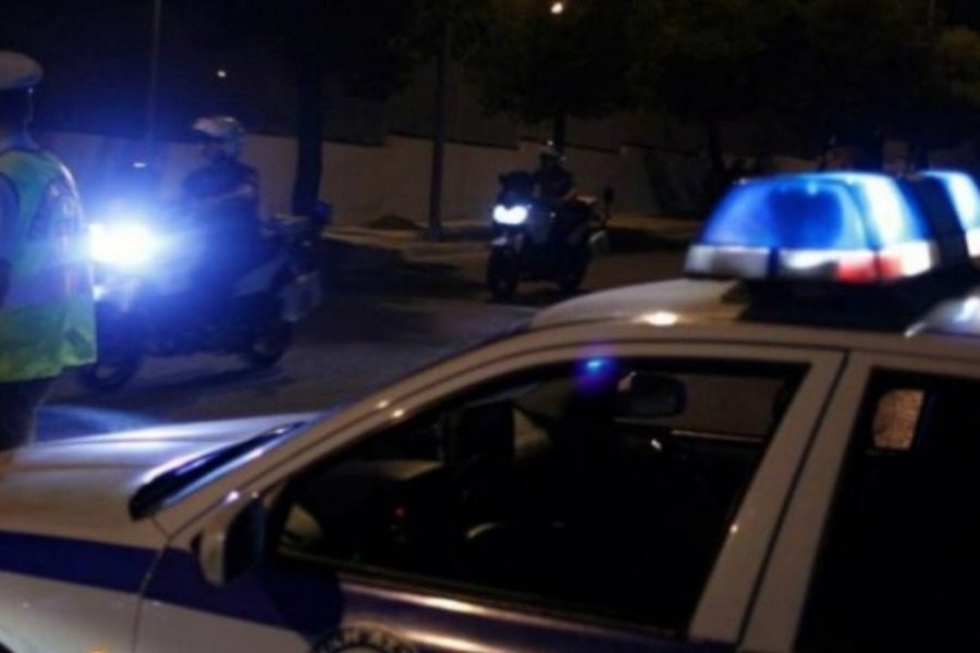 Πάτρα: Πέταξαν από το μπαλκόνι 60.000 ευρώ για να σώσουν τα παιδιά τους
