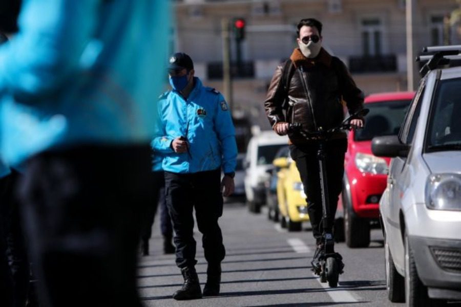 Κορωνοϊός: Κανονικό Πάσχα και Μάρτιος χωρίς μέτρα 