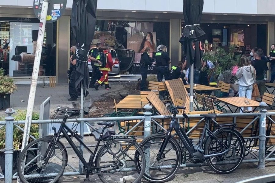 Όχημα έπεσε σε πλήθος στο Βερολίνο: Ένας νεκρός, δεκάδες τραυματίες