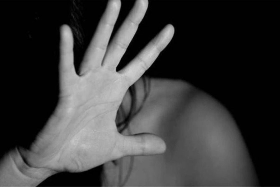 Σοκ στη Λακωνία: Της όρμηξε την ώρα που έκανε μπάνιο και τη βίασε