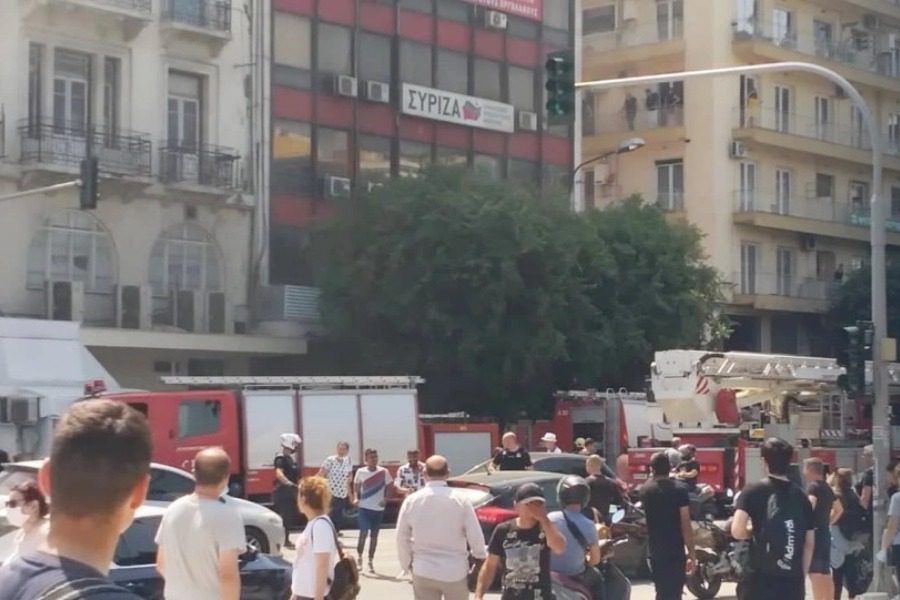 Θεσσαλονίκη: Φωτιά στο κτήριο του Βιοτεχνικού Επιμελητηρίου ‑ Έρευνες για εγκλωβισμένους
