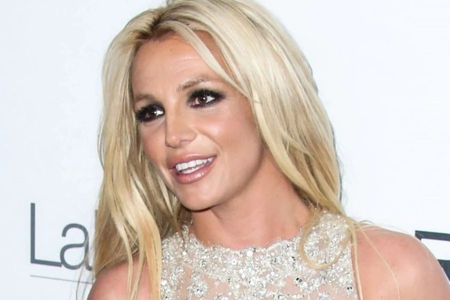 Η Britney Spears γιορτάζει ολόγυμνη την επιστροφή της στα μουσικά πράγματα