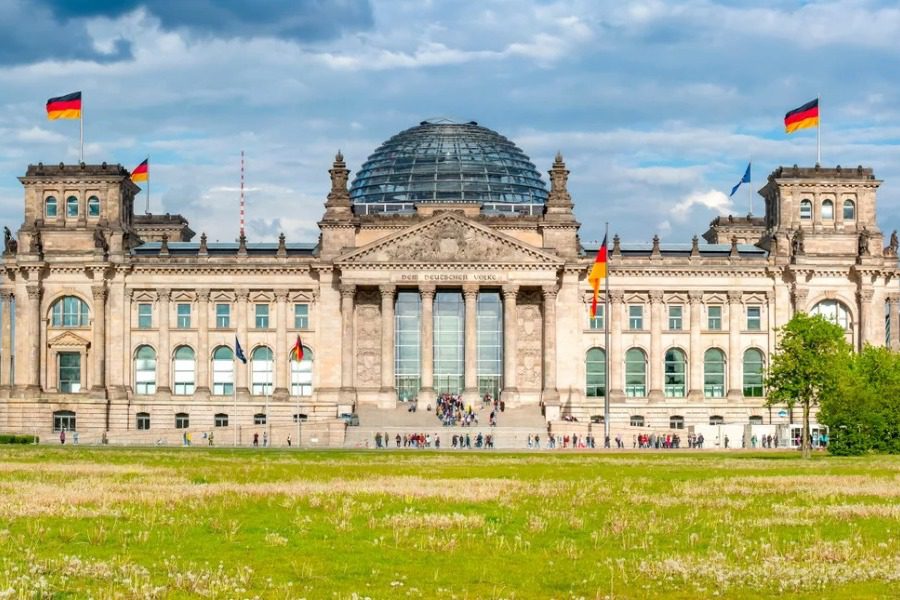 Γερμανία: Οι ακροδεξιοί «Πολίτες του Ράιχ» σχεδίαζαν πραξικόπημα με επίθεση στο κοινοβούλιο