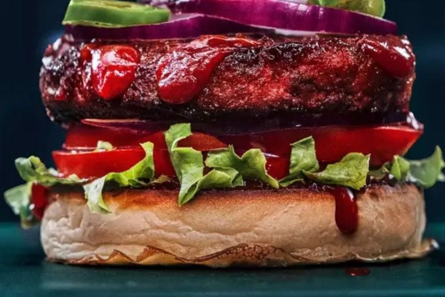 Σάλος με το vegan burger που έχει γεύση «ανθρώπινου κρέατος»