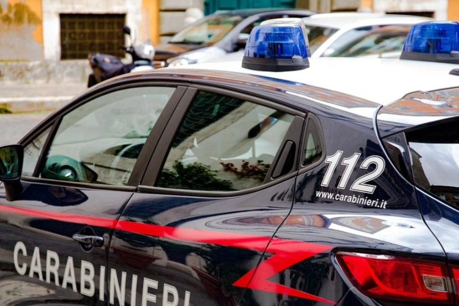 Η ιταλική αστυνομία διαμαρτύρεται έντονα γιατί παρέλαβε ροζ προστατευτικές μάσκες