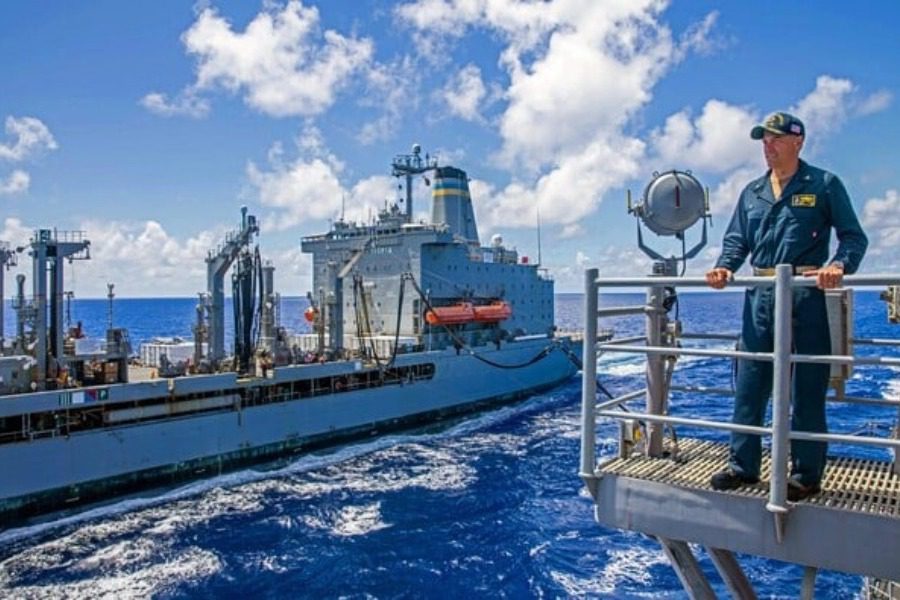 Ένταση στη θάλασσα της Κίνας: Αμερικανικό καταδρομικό έπλευσε κοντά σε νησιά