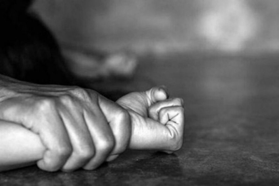 Καταγγελία σοκ: Αποπειράθηκε να τη βιάσει στη μέση του δρόμου