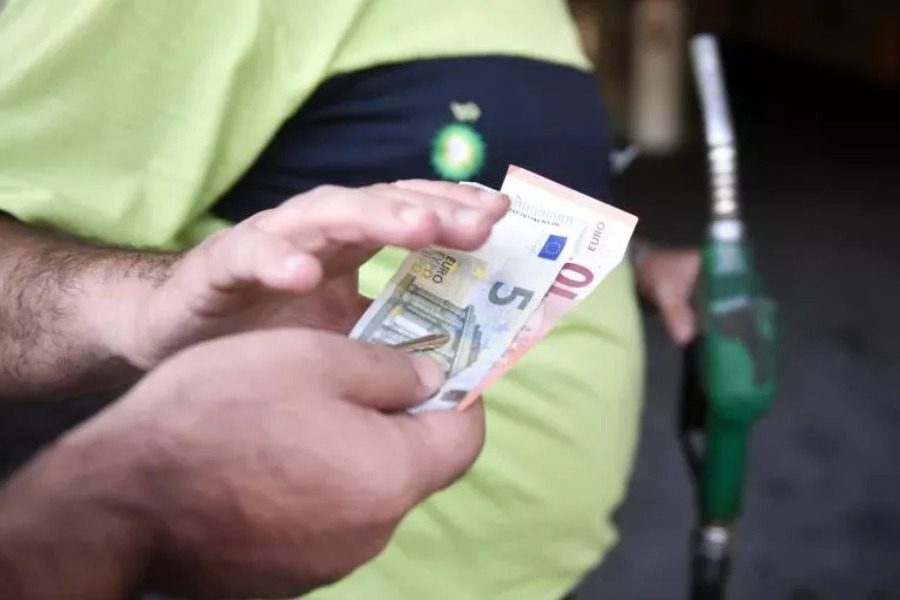 Επίδομα ακρίβειας: Ποιοι θα πάρουν τα 250 ευρώ – Πότε θα γίνουν οι πληρωμές