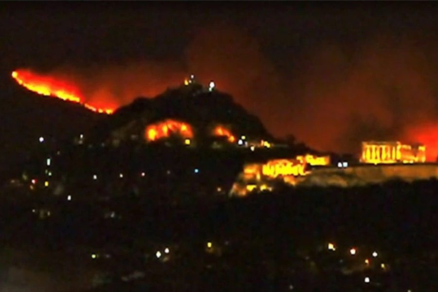 Εικόνα που σοκάρει: Ακρόπολη και Λυκαβηττός με το πιο απόκοσμο φόντο