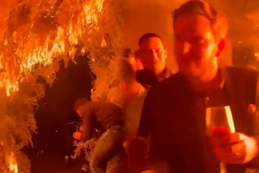Εστιατόριο τυλίχτηκε σε φλόγες ‑ Οι πελάτες έτρεχαν να σωθούν πανικόβλητοι