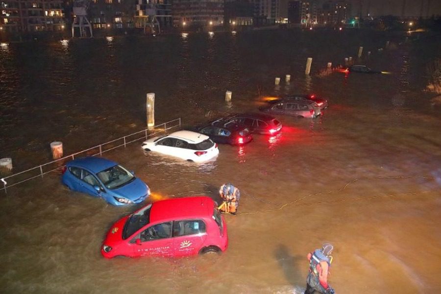 Σφοδρή κακοκαιρία στη Γερμανία: Ανεμοι μέχρι 152 χλμ. την ώρα ‑ Aδιανόητες εικόνες