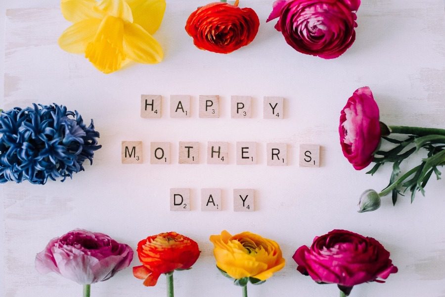 Γιορτή της Μητέρας:Mια λίστα με δώρα που θα την εντυπωσιάσουν!