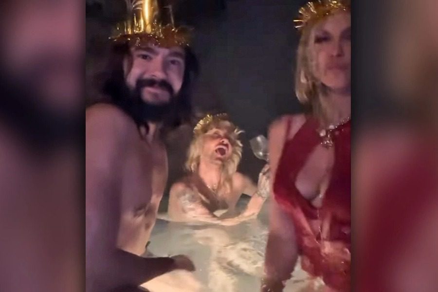 Χάιντι Κλουμ: Υποδέχτηκε τη νέα χρονιά στο... τζακούζι με τον σύζυγό της και τον αδερφό του