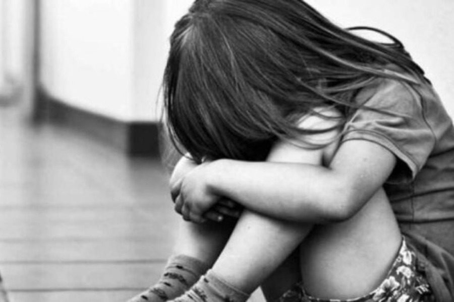 Φρίκη στο Ηράκλειο: Βίασε την 13χρονη κόρη της συντρόφου του, την ώρα που η γυναίκα γεννούσε το παιδί τους