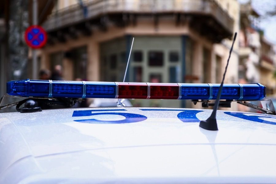 Θεσσαλονίκη: Αντρας εισέβαλε με καραμπίνα σε αντιπροσωπία αυτοκινήτων