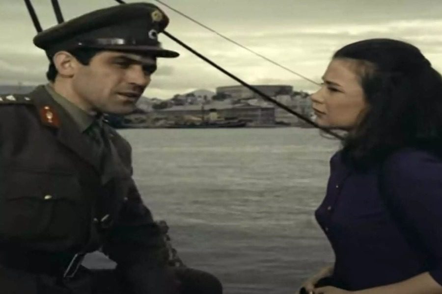Πώς γεννήθηκε ο μεγάλος έρωτας του Κώστα Καζάκου και της Τζένης Καρέζη