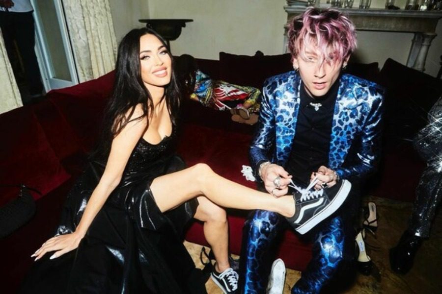 Ο Machine Gun Kelly λέει ότι έκανε απόπειρα αυτοκτονίας ενώ μιλούσε με τη Megan Fox