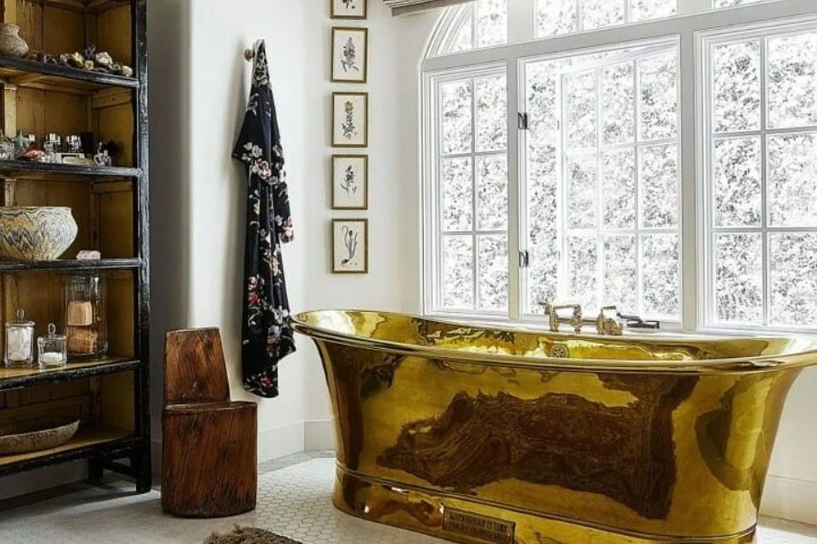 Kendall Jenner: Το μοντέλο κάνει μπάνιο σε... χρυσή μπανιέρα