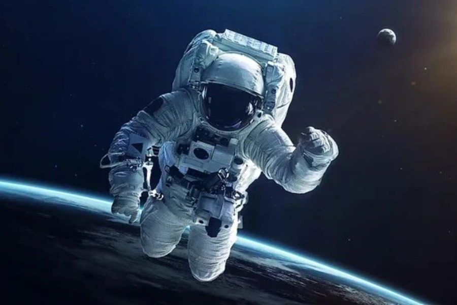 Fake κοσμοναύτης πήρε 31.000 ευρώ από 65χρονη για να γυρίσει στη Γη από το διάστημα