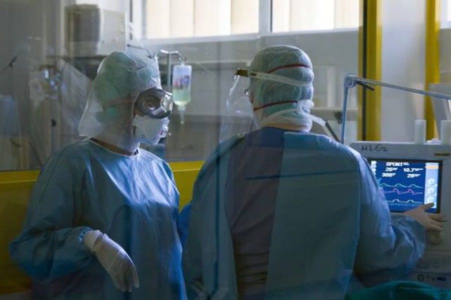 5.130 κρούσματα, 33 θάνατοι και 211 διασωληνωμένοι