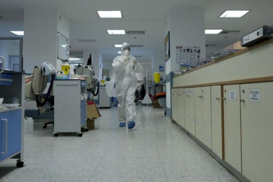 Κορωνοϊός: 49 θάνατοι, 361 διασωληνωμένοι, 21.260 νέα κρούσματα