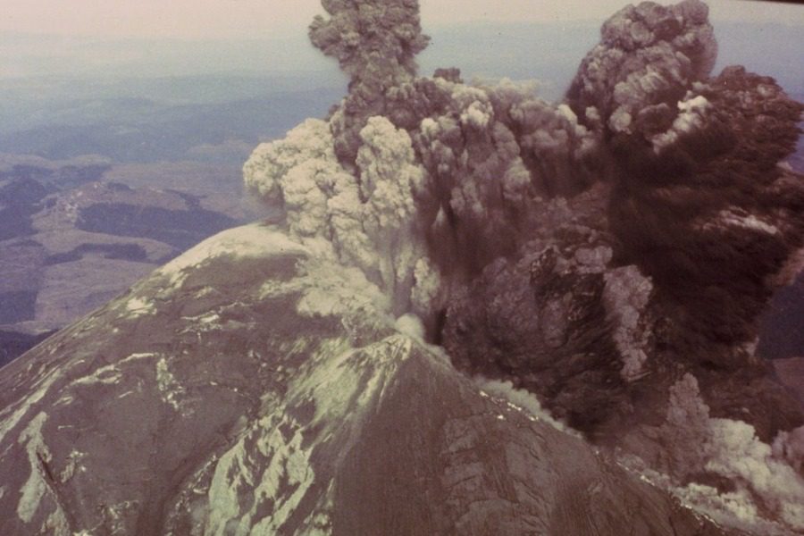 Ο φωτογράφος που θυσιάστηκε για να απαθανατίσει μια έκρηξη ηφαιστείου