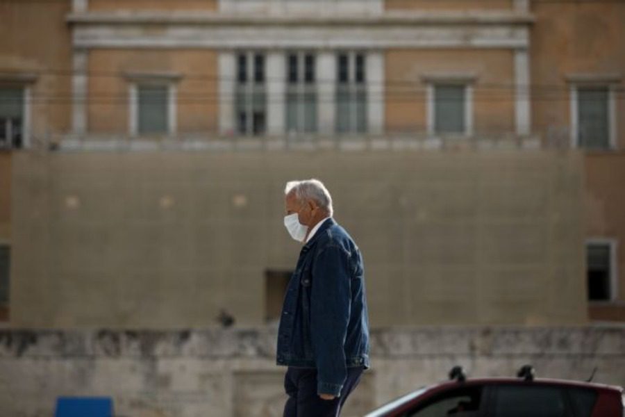 Τέλος η μάσκα στους εξωτερικούς χώρους