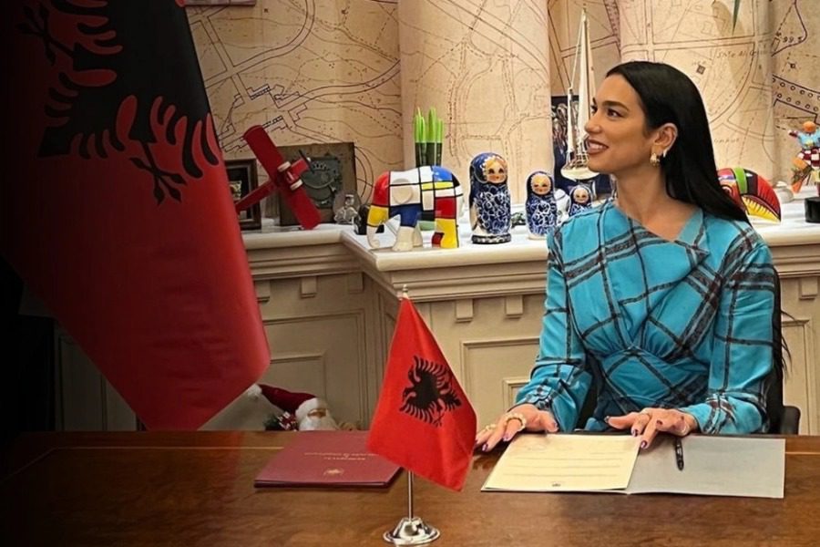 Dua Lipa: Δηλώνει «Αλβανίδα με χαρτιά»