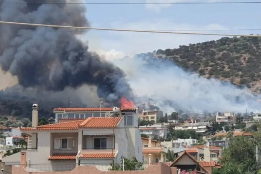 Υπό έλεγχο η φωτιά στην Αρτέμιδα