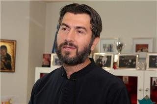 «Κολυμπούσε» στο χρήμα ο πάτερ Αντώνιος