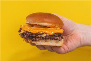 Smash burgers στην Αθήνα: Σε αυτά τα μαγαζιά μπορείς να τα απολαύσεις