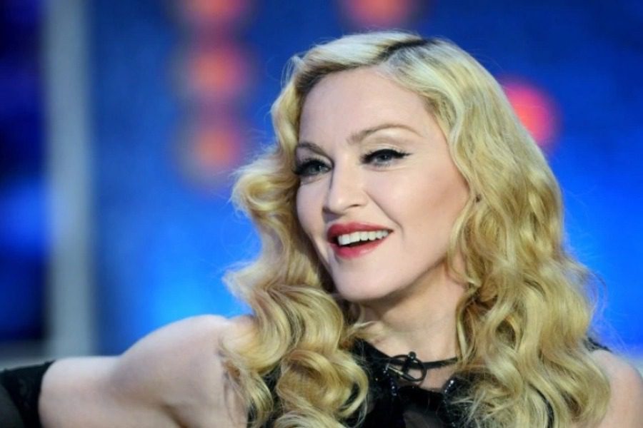 Η Madonna φωτογραφίζεται μέσα από την... τουαλέτα της