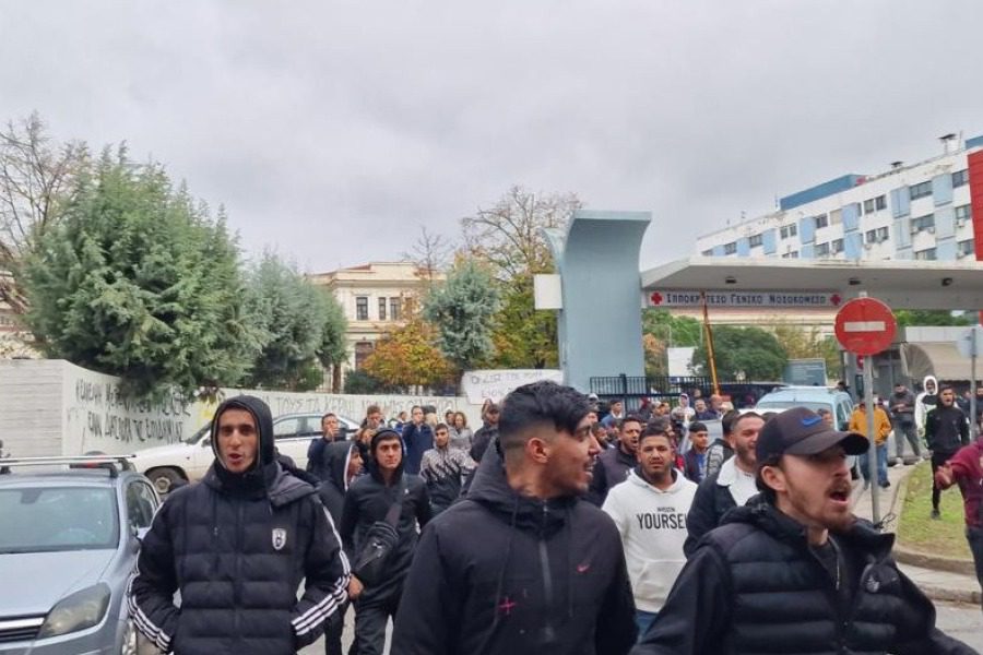 Θεσσαλονίκη: Επεισόδια μεταξύ Ρομά και ΜΑΤ έξω από το Ιπποκράτειο για τον 16χρονο - Τι ανέφερε η ανακοίνωση της Αστυνομίας