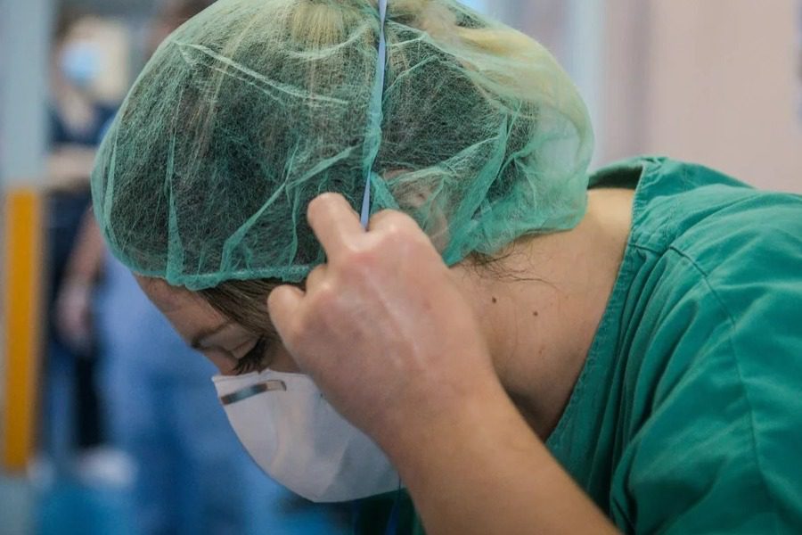 Ο πρώτος θάνατος από τη μετάλλαξη Όμικρον στην Ελλάδα - 77χρονη ανεμβολίαστη με υποκείμενα νοσήματα