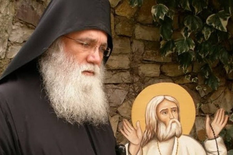Ένταση με τον πρώην «Παπαροκά» Νεκτάριο Μουλατσιώτη – Γιατί τον αποδοκίμασαν πιστοί