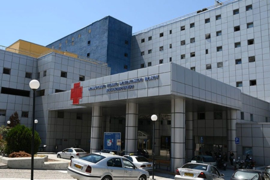 Βόλος: Του πέταξε τούβλο επειδή του ζήτησε να μαζέψει τα πόδια του