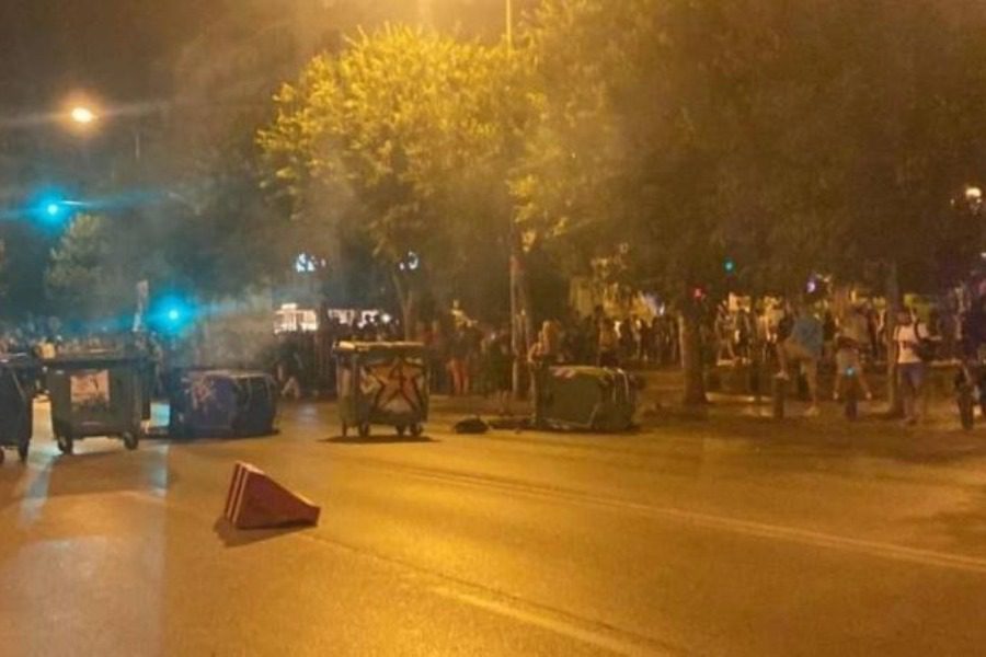 ΑΠΘ: Αγρια επεισόδια τα ξημερώματα ‑ Επίθεση με χημικά προς τους φοιτητές