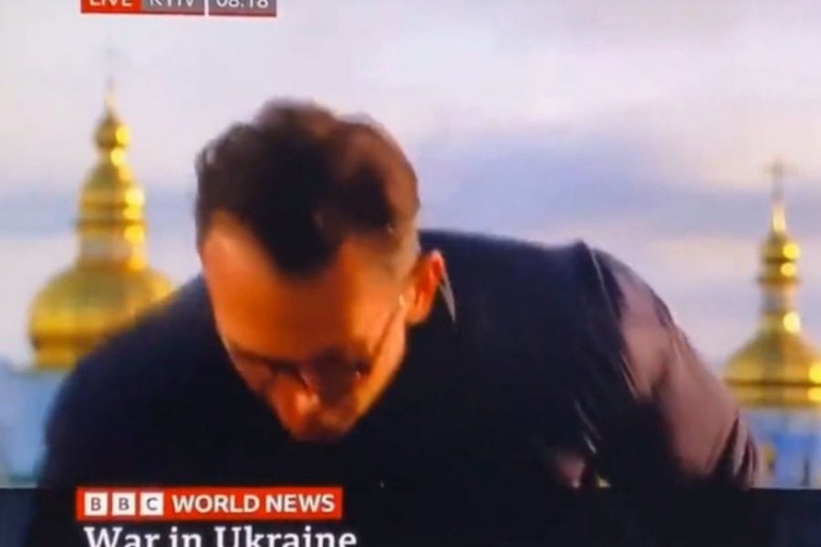 Πύραυλος χτυπά το Κίεβο την ώρα που δημοσιογράφος του BBC βρισκόταν στον αέρα