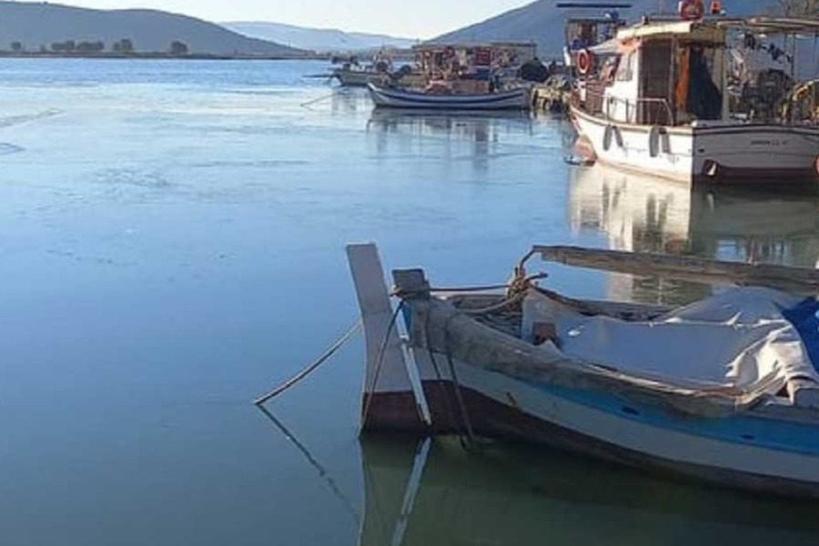 Θεσπρωτία: Πάγωσε η θάλασσα στη Σαγιάδα