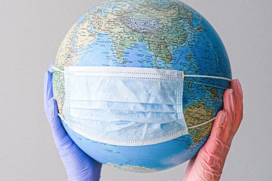 Ποιες χώρες «τελειώνουν» την πανδημία: Πώς η Δανία κατήργησε μέτρα και μάσκες