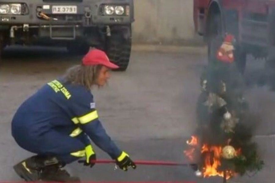 Πυροσβεστική στην ΕΡΤ: Live φωτιά σε δέντρο για να δείξουν πώς να τη σβήσουμε - Η Πυροσβεστική δίνει συμβουλές στους πολίτες