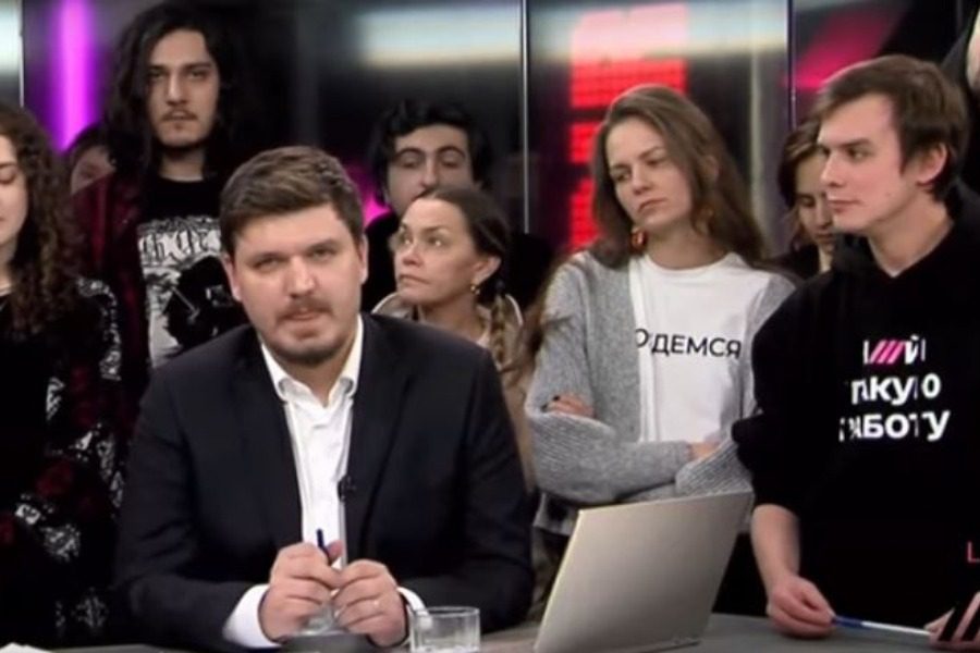 Ρώσοι δημοσιογράφοι φώναξαν «όχι στον πόλεμο» πριν πέσει «μαύρο» στο κανάλι από τον Πούτιν