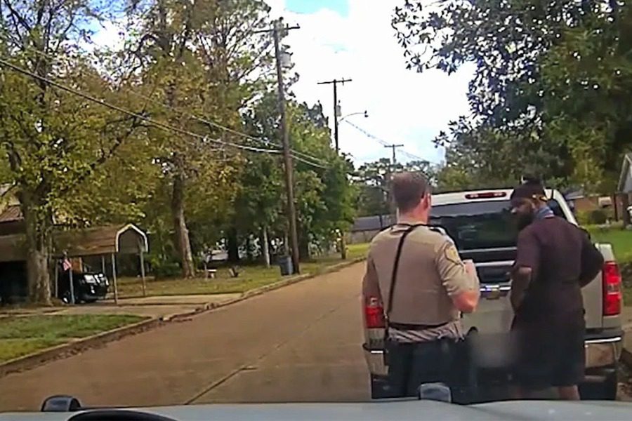 Βίντεο - ντοκουμέντο με αστυνομικό να πυροβολεί Αφροαμερικανό στο κεφάλι σε έλεγχο - Προσοχή σκληρές εικόνες